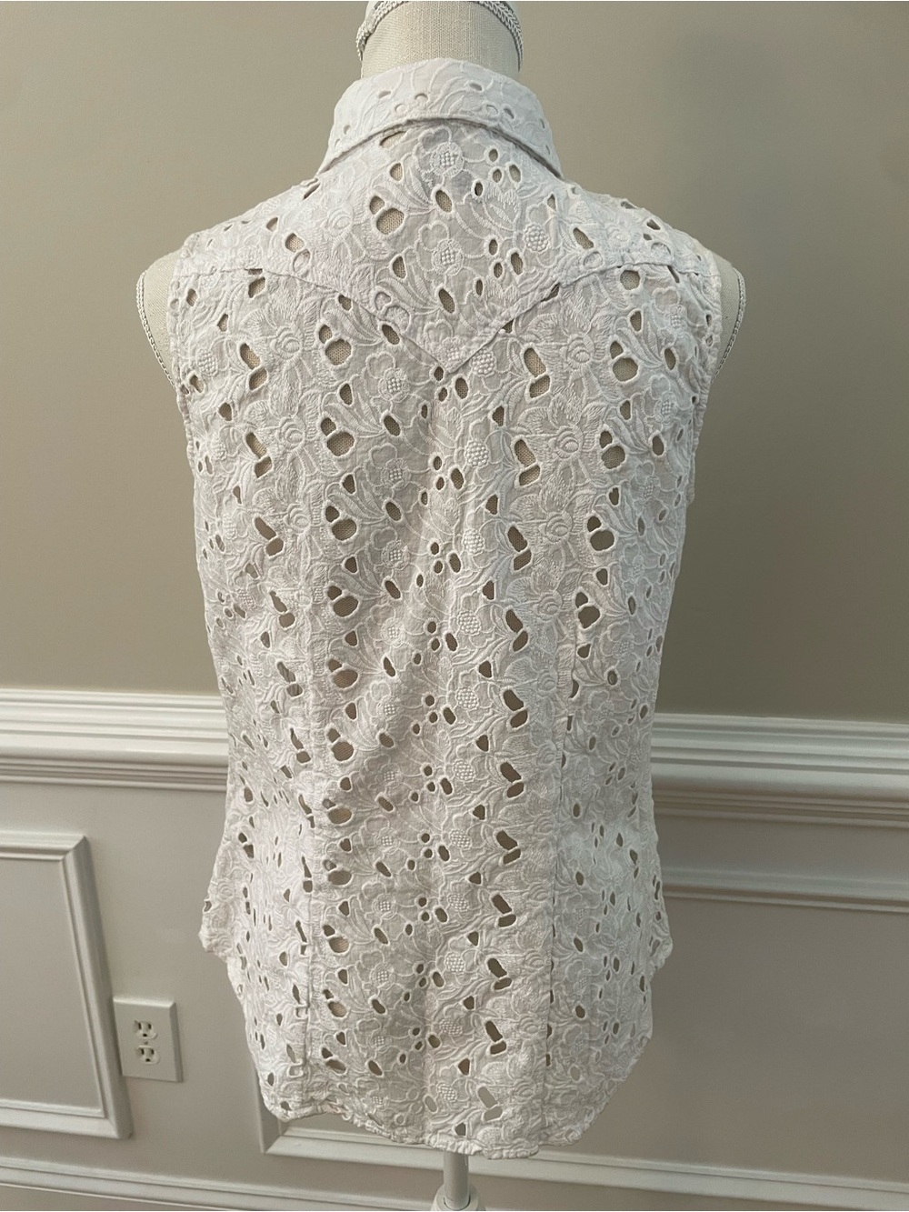 Stetson Women’s Cotton Floral Eyelet Sleeveless Pearl Snap Western Blouse Sz L - Picture 8 of 10